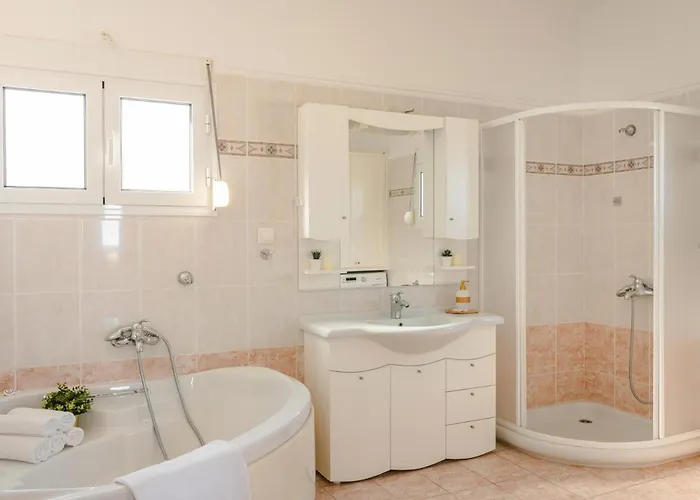 Villa Anelia By Vintage Travel *